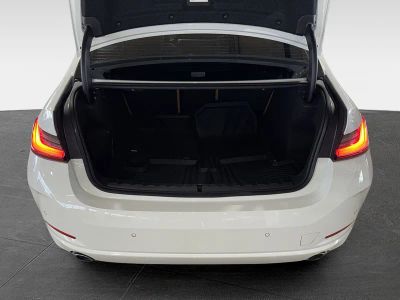 2024 BMW 3 Series — photo 9 view