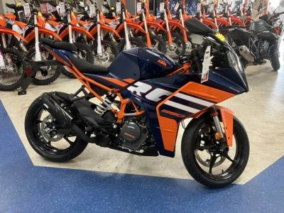 2024 KTM RC 390 — front three-quarter view