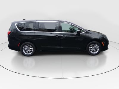 2023 Chrysler Voyager - Photo 8