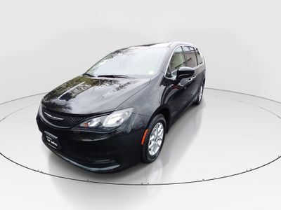 2023 Chrysler Voyager - Photo 3