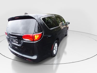 2023 Chrysler Voyager - Photo 7