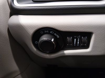 2023 Chrysler Voyager - Photo 13