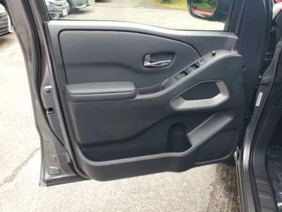 2026 Nissan Frontier — detail view