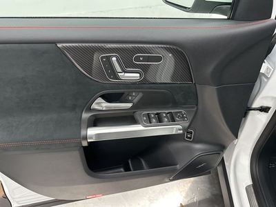 2026 Mercedes-Benz GLB — photo 11 view