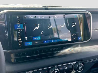 2024 Jeep Wrangler — photo 16 view
