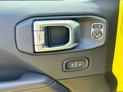 2024 Jeep Wrangler — photo 18 view