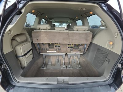 2017 Toyota Sienna — photo 17 view
