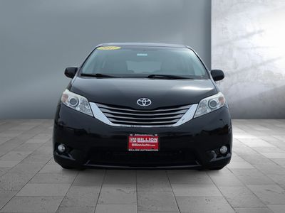 2017 Toyota Sienna — side profile view