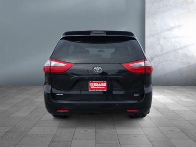 2017 Toyota Sienna — detail view