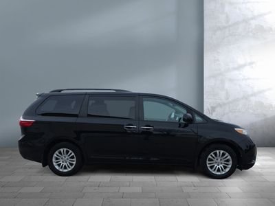 2017 Toyota Sienna — photo 7 view