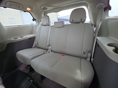 2017 Toyota Sienna — photo 25 view