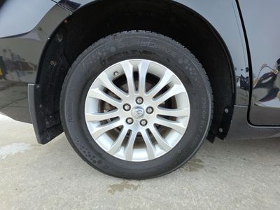 2017 Toyota Sienna — photo 16 view
