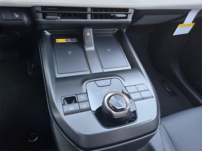 2026 Toyota bZ - Photo 13