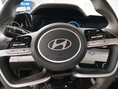 2025 Hyundai Elantra — photo 12 view