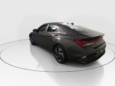 2025 Hyundai Elantra — detail view
