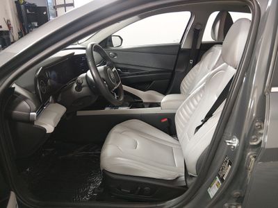 2025 Hyundai Elantra — photo 21 view