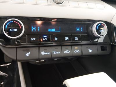 2025 Hyundai Elantra — photo 18 view