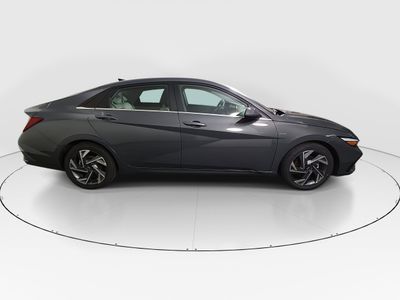 2025 Hyundai Elantra — photo 8 view