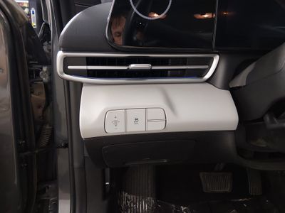 2025 Hyundai Elantra — photo 13 view