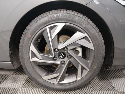 2025 Hyundai Elantra — photo 10 view