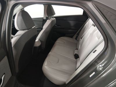 2025 Hyundai Elantra — photo 22 view