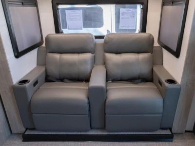 2026 Grand Design LINEAGE SERIES M - Photo 14