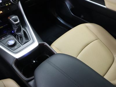 2024 Toyota RAV4 AWD — photo 17 view