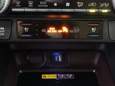 2024 Toyota RAV4 AWD — photo 22 view
