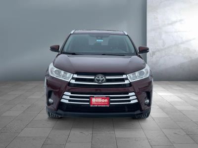2019 Toyota Highlander — rear three-quarter view