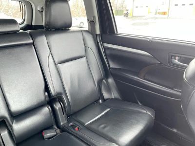 2019 Toyota Highlander — photo 12 view