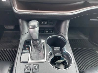 2019 Toyota Highlander — photo 13 view