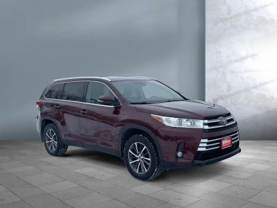 2019 Toyota Highlander — front three-quarter view