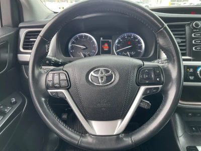 2019 Toyota Highlander — photo 9 view