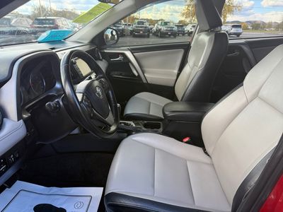 2017 Toyota RAV4 - Photo 10