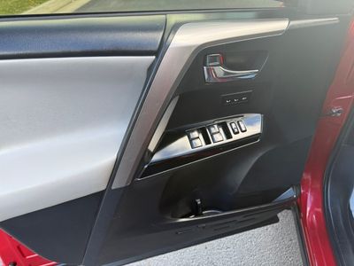 2017 Toyota RAV4 - Photo 12