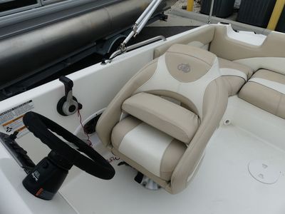 2017 NauticStar 203 SC - Photo 7