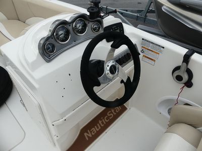 2017 NauticStar 203 SC - Photo 6