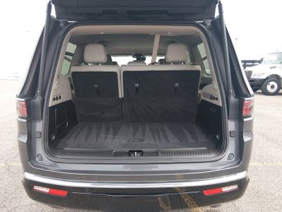 2024 Jeep Wagoneer - Photo 11