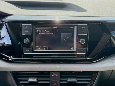 2022 Volkswagen Taos — photo 10 view