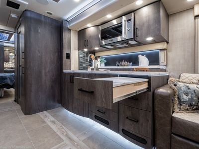 2027 Foretravel Realm Presidential Luxury Villa 7 (LV7) Bath & 1/2 - Photo 23
