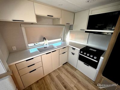 2026 Winnebago Thrive - Photo 7