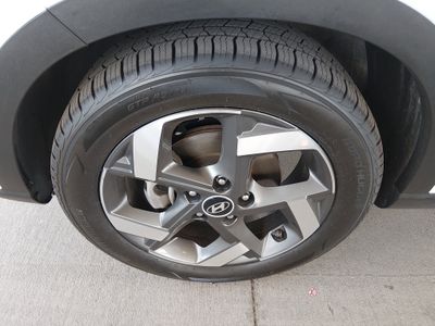 2024 Hyundai Venue — photo 10 view