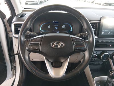 2024 Hyundai Venue — photo 12 view