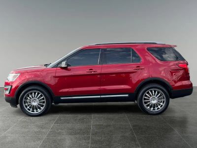 2017 Ford Explorer — detail view