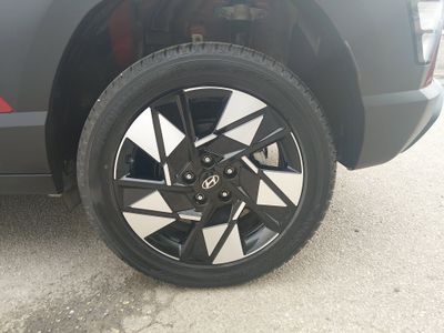 2025 Hyundai Kona — photo 12 view