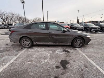 2024 Hyundai Elantra SEL - Photo 4