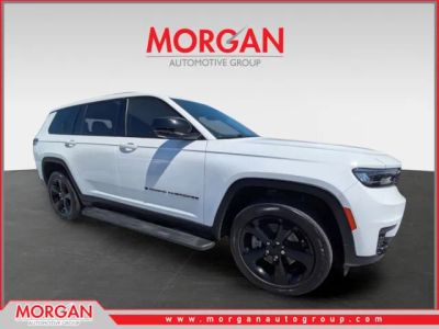 2023 Jeep Grand Cherokee L Altitude in White/off-white — front three-quarter view