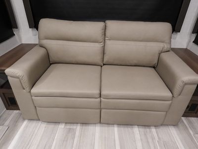2026 Fleetwood Bounder - Photo 6
