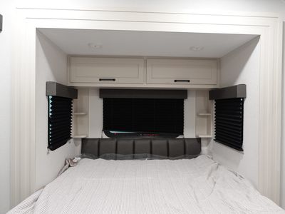 2026 Fleetwood Bounder - Photo 8