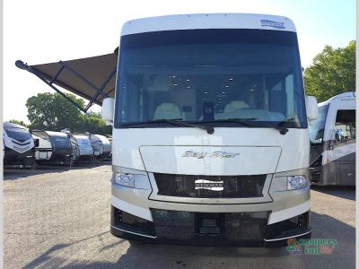 2025 Newmar Bay Star — side profile view